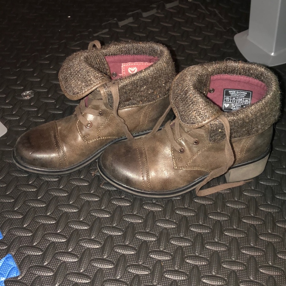 Roxy boots